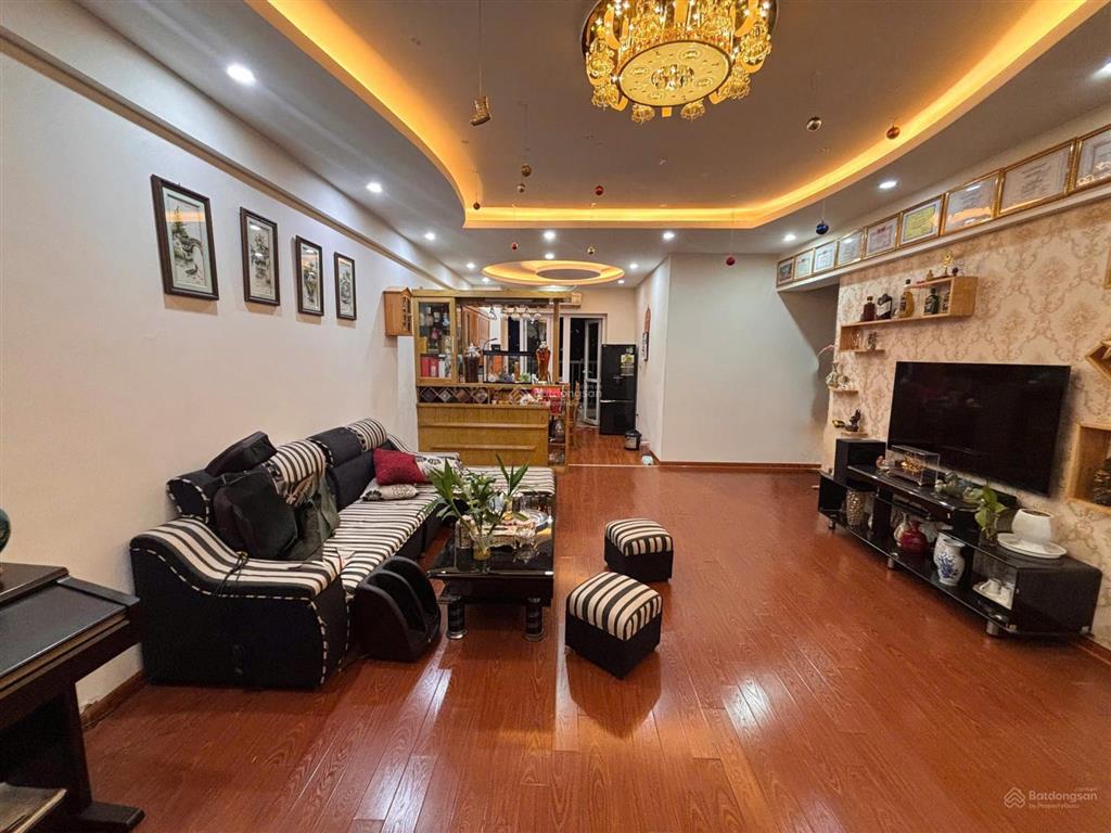 Bán căn 2 phòng ngủ 99m2 giá 6,6 tỷ, căn góc cực đẹp, full nội thất đẹp chỉ việc ở, 96b định công