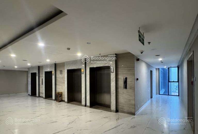 Bán căn 2 ngủ 80m2 giá 8 tỷ, ban công đông nam, view cực đẹp, full nội thất, trục đẹp tòa