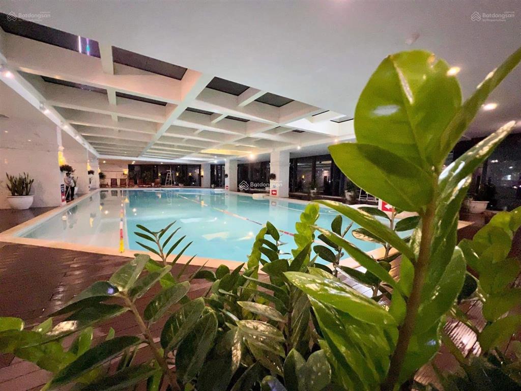 Bán căn 2 ngủ 80m2 giá 8 tỷ, ban công đông nam, view cực đẹp, full nội thất, trục đẹp tòa