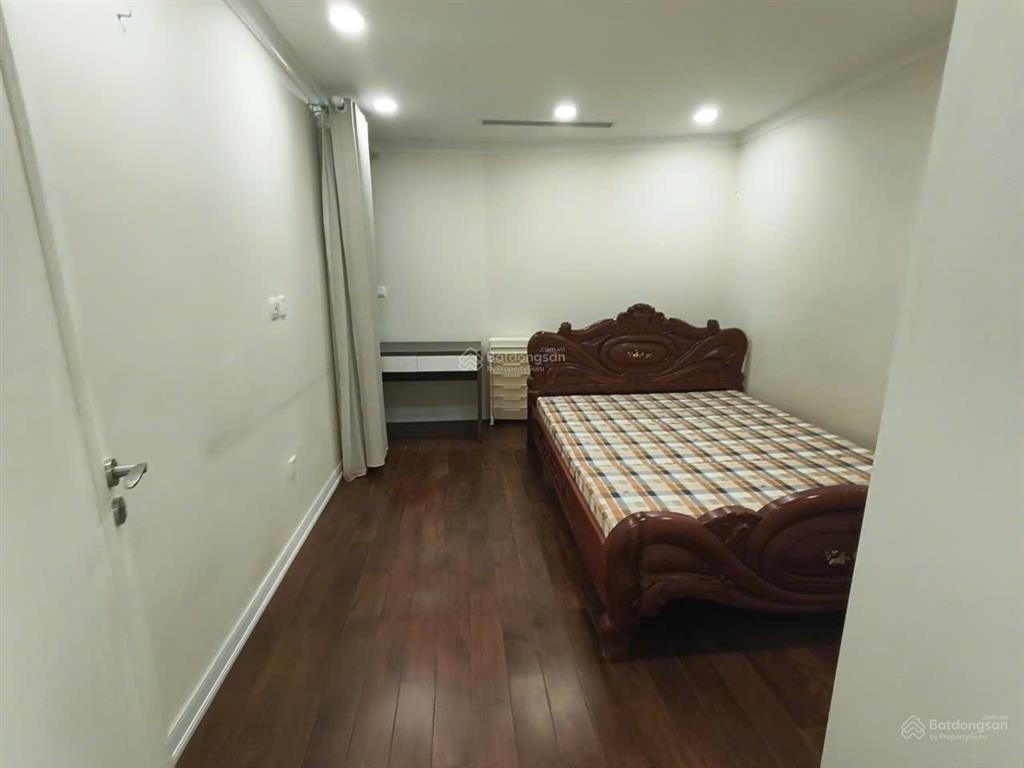 Cho thuê căn 3 phòng ngủ 120m2 giá 22tr, full nội thất đẹp ở ngay, nhận nhà ngay, tân hoàng minh