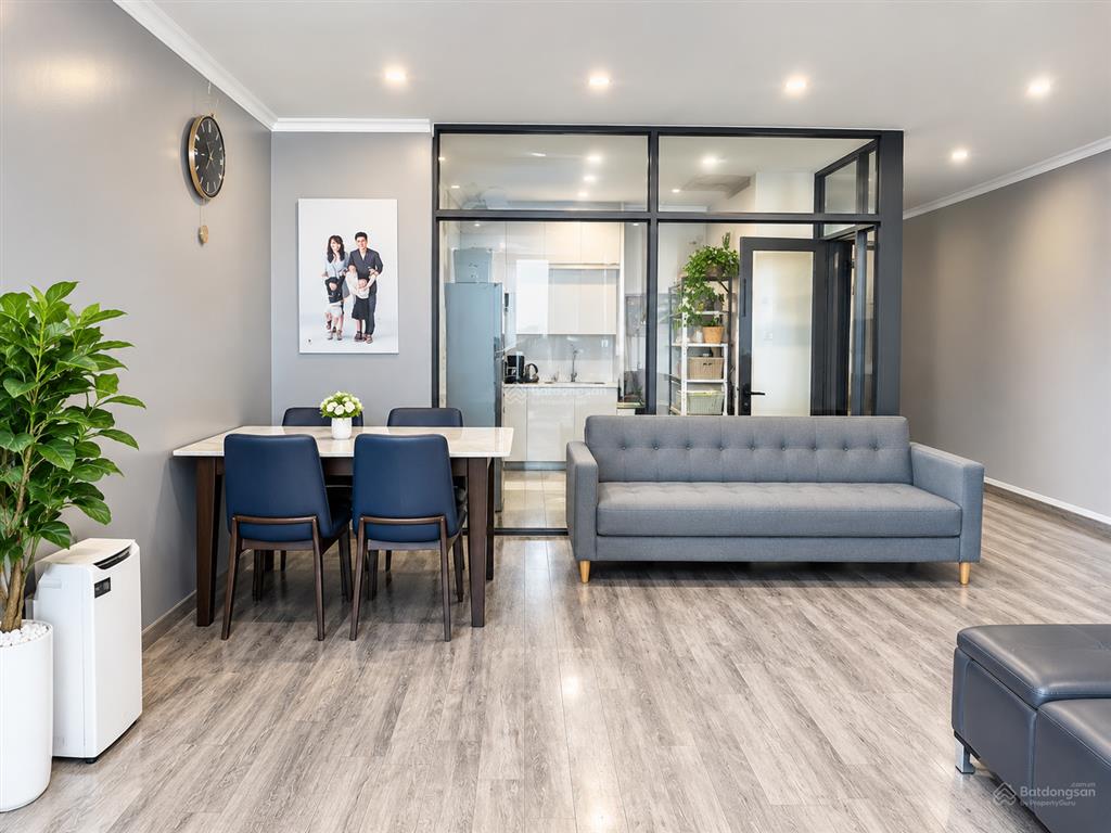 Bán căn 3 phòng ngủ 100m2 giá 7,4 tỷ, giá cực tốt, full nội thất đẹp, tòa fafilm 19 nguyễn trãi