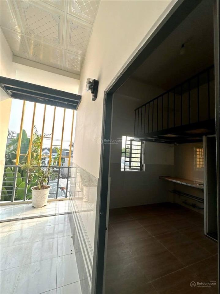 Nhà 2 tầng  110m2  xe tải đậu cổng  thu nhập 20tr/th  hoàn công đầy đủ  chỉ 4ty2