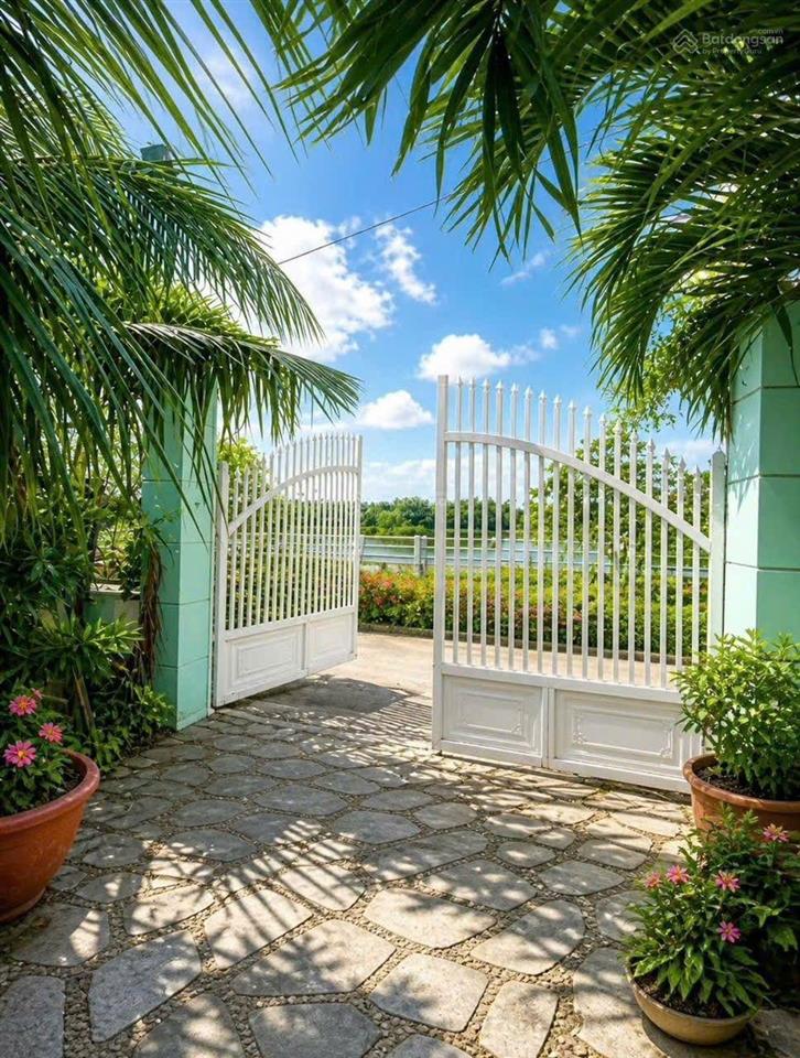 Nhà bè  lô đất 654m2  ôtô tới nơi  view sông  chỉ 2 tỷ 690  sổ hồng riêng
