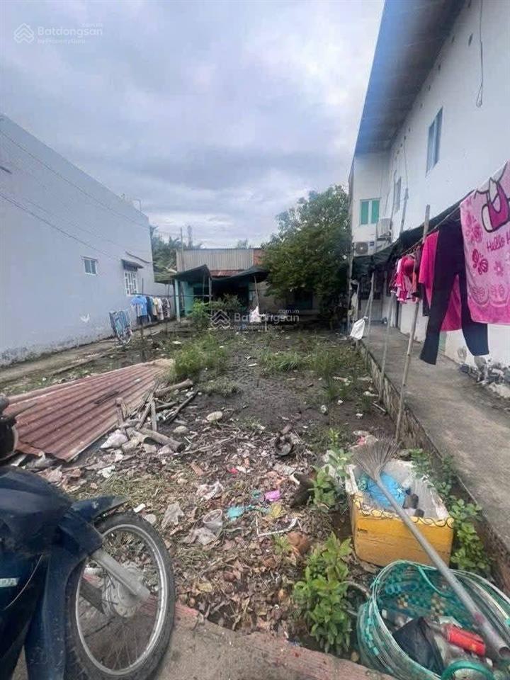 Nhà bè hẻm ôtô lô đất thổ 97m2  ngang nở hậu 9m shr chỉ 2ty250