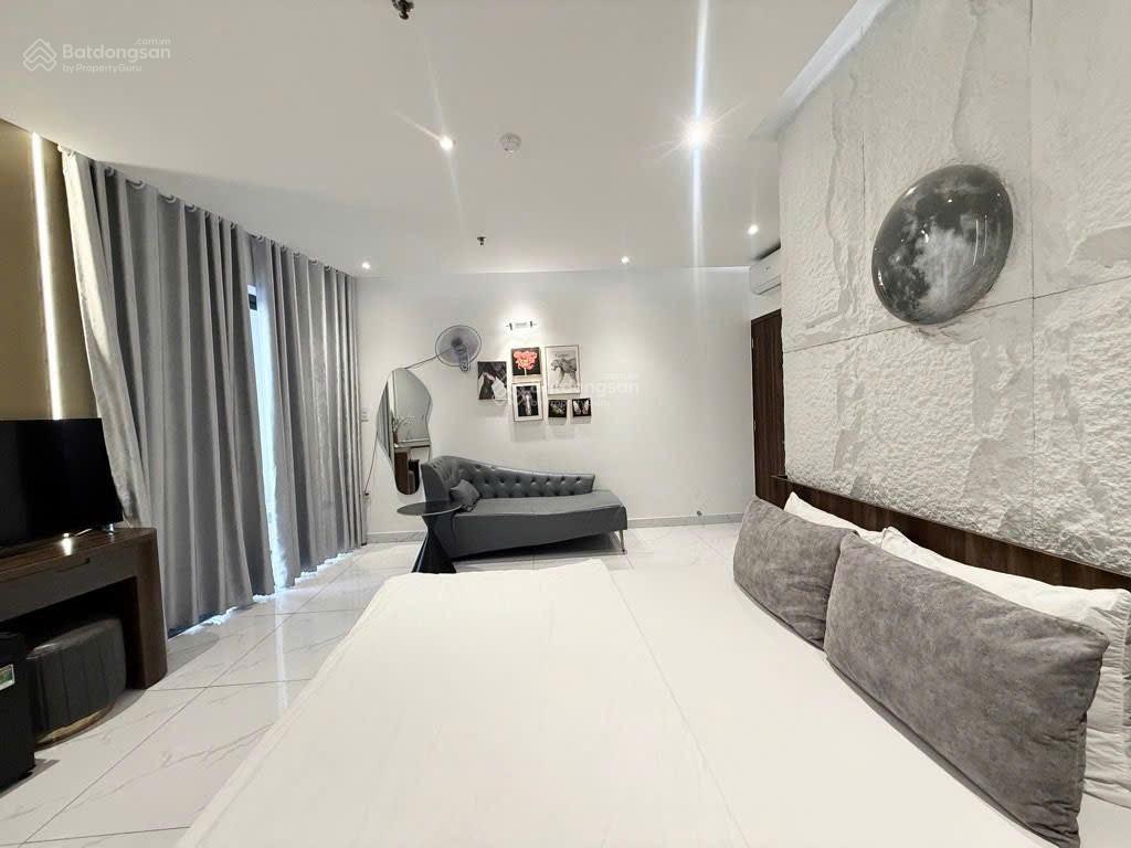 Bán chdv 7 tầng  mt đường  ngay tân hương, độc lập  150m2, ngang 8m  34tỷ