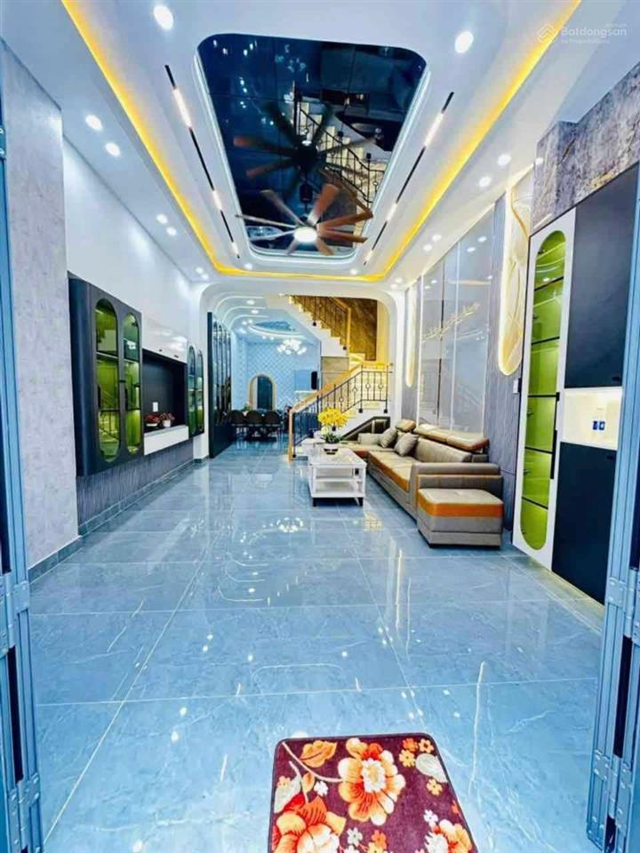 Chỉ hơn 8 tỷ  cn 80m2 vuông, ngang hơn 4m  3 tầng đẹp, mới  hxh 7 chỗ  gần phạm văn bạch
