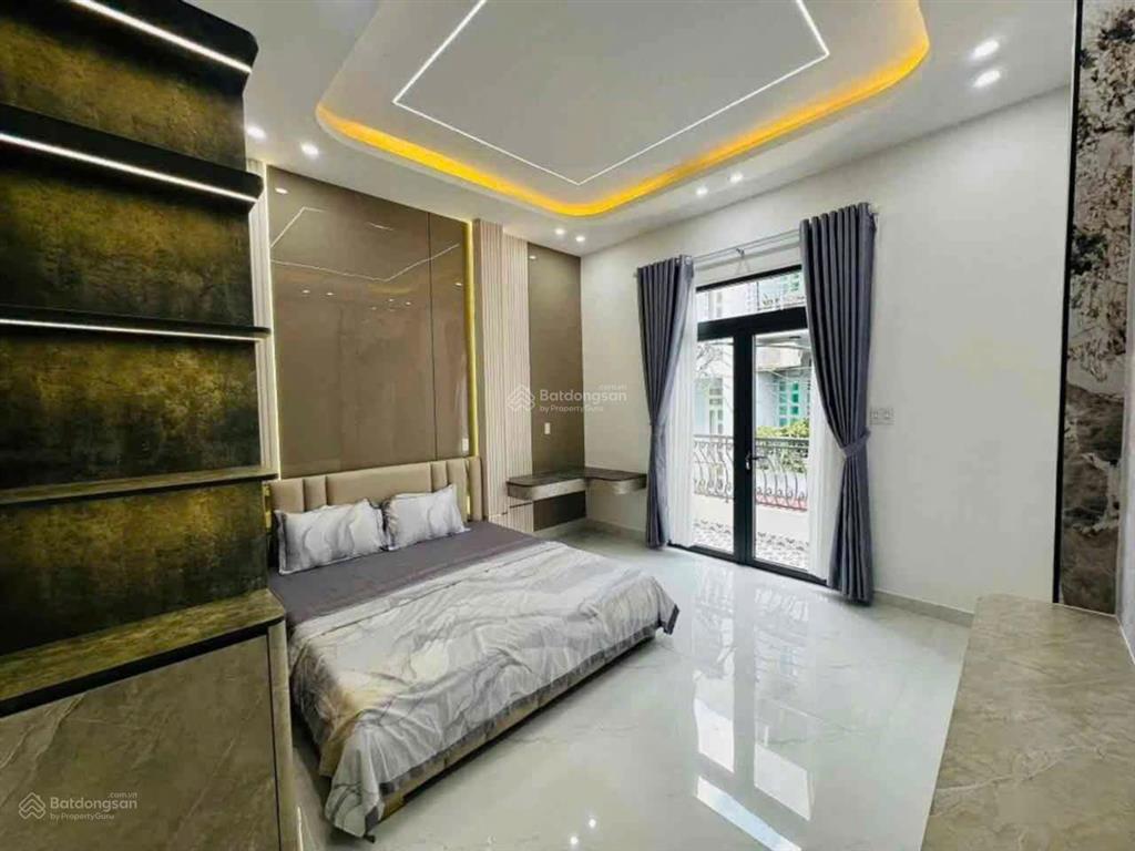 Chỉ hơn 8 tỷ  cn 80m2 vuông, ngang hơn 4m  3 tầng đẹp, mới  hxh 7 chỗ  gần phạm văn bạch
