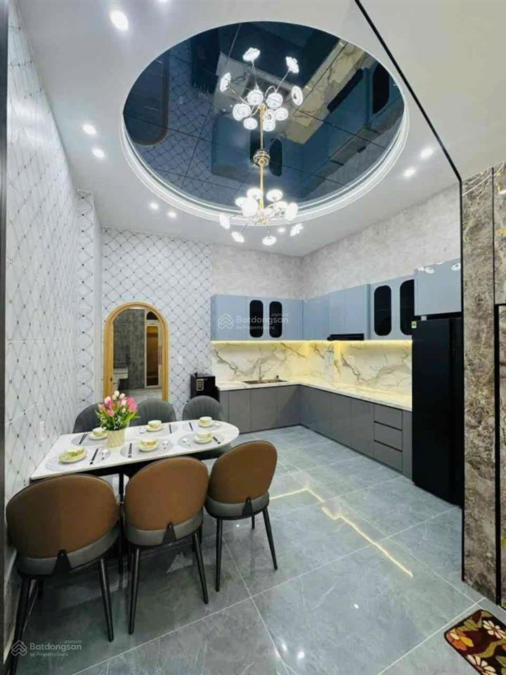 Chỉ hơn 8 tỷ  cn 80m2 vuông, ngang hơn 4m  3 tầng đẹp, mới  hxh 7 chỗ  gần phạm văn bạch