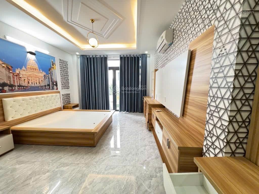 Chị em bán gấp  gần 90m2, hẻm 6m thẳng trục  5 tầng mới đẹp  ngay phạm văn bạch  hơn 9 tỷ
