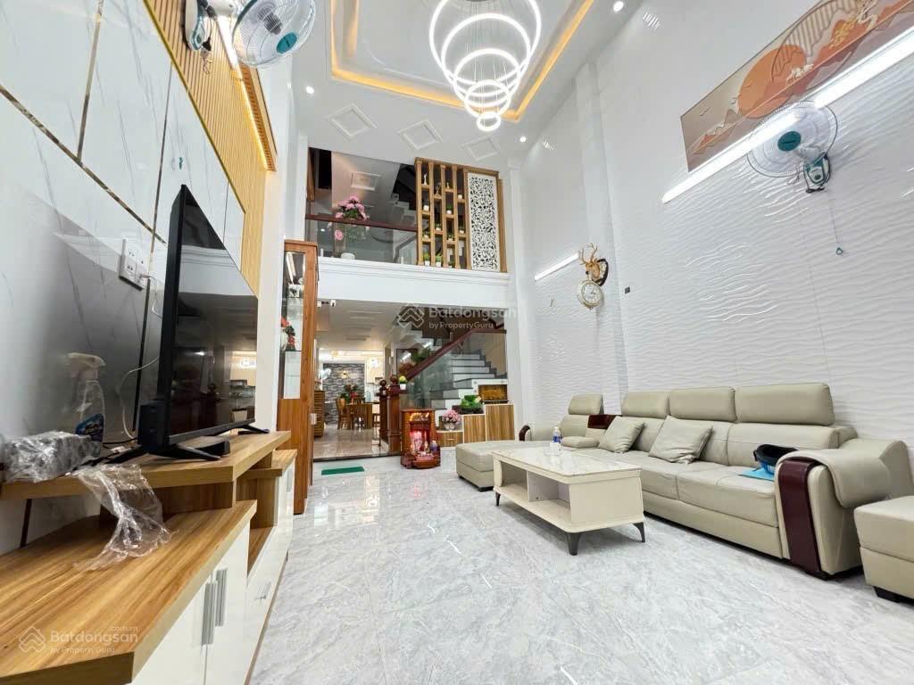 Chị em bán gấp  gần 90m2, hẻm 6m thẳng trục  5 tầng mới đẹp  ngay phạm văn bạch  hơn 9 tỷ