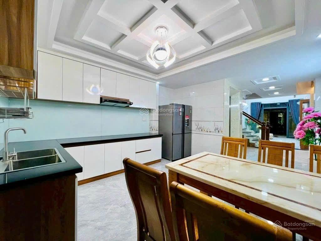 Chị em bán gấp  gần 90m2, hẻm 6m thẳng trục  5 tầng mới đẹp  ngay phạm văn bạch  hơn 9 tỷ
