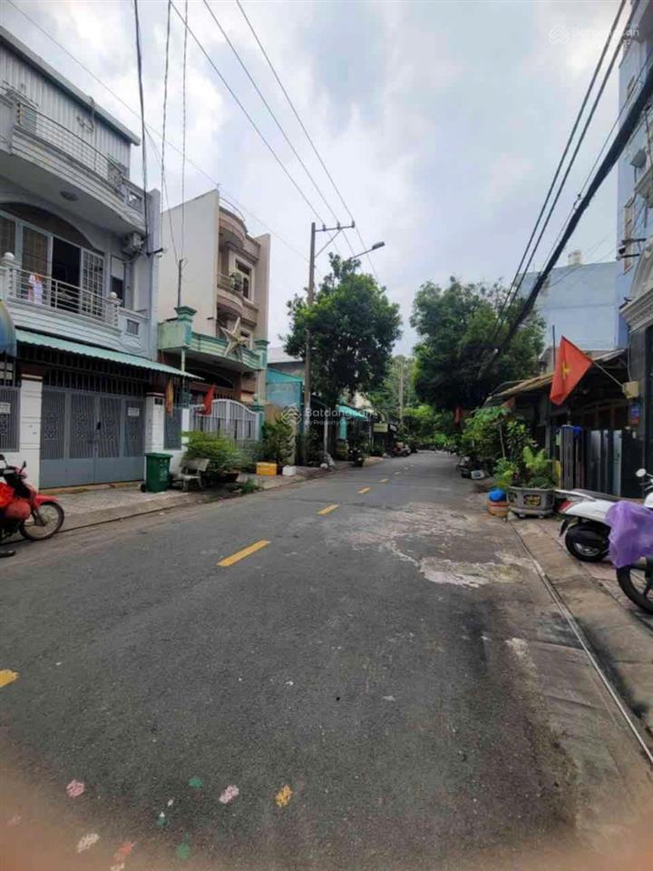 Gần nguyễn sơn, khu họ lê  mtkd đường 14m có lề  hơn 100m2, ngang 4m nở hậu  hơn 10tỷ