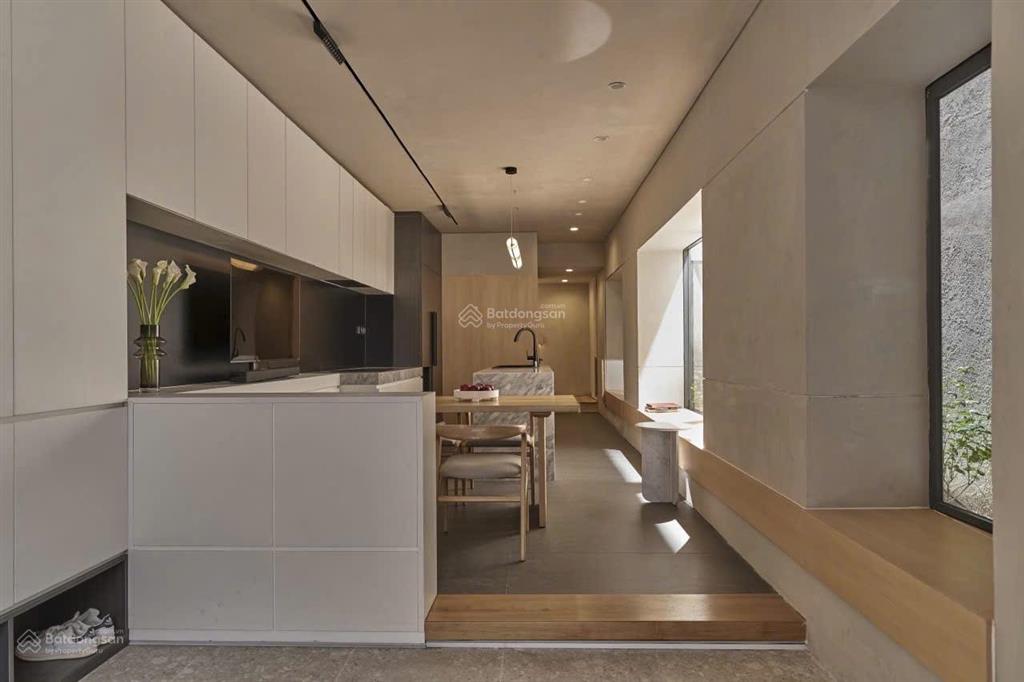 Hơn 11 tỷ  khu sân bay  hẻm thẳng trục, ô tô ngủ nhà  70m2 sổ a4, ngang hơn 4m  2 tầng ở ngay