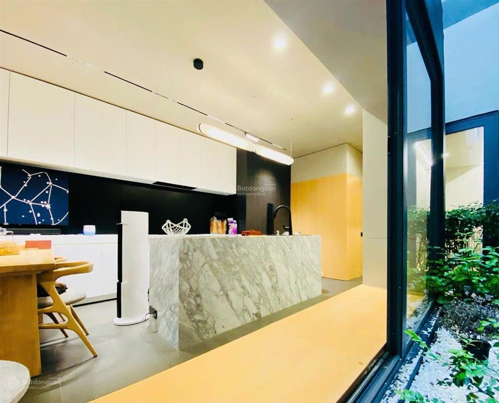 Hơn 11 tỷ  khu sân bay  hẻm thẳng trục, ô tô ngủ nhà  70m2 sổ a4, ngang hơn 4m  2 tầng ở ngay