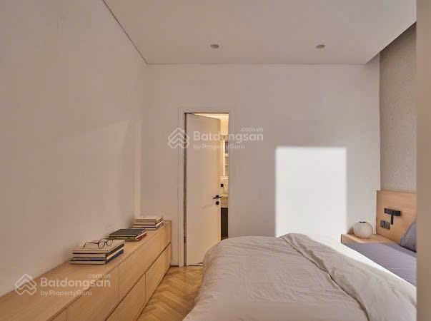 Hơn 11 tỷ  khu sân bay  hẻm thẳng trục, ô tô ngủ nhà  70m2 sổ a4, ngang hơn 4m  2 tầng ở ngay