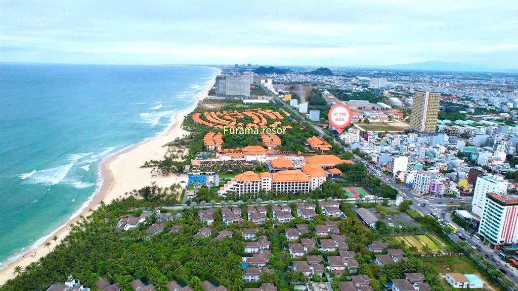 Mặt tiền võ nguyên giáp 140m2 ngang 7m, đối diện có lối đi bộ ra biển