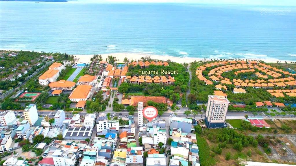 Mặt tiền võ nguyên giáp 140m2 ngang 7m, đối diện có lối đi bộ ra biển
