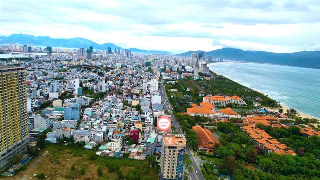 Mặt tiền võ nguyên giáp 140m2 ngang 7m, đối diện có lối đi bộ ra biển