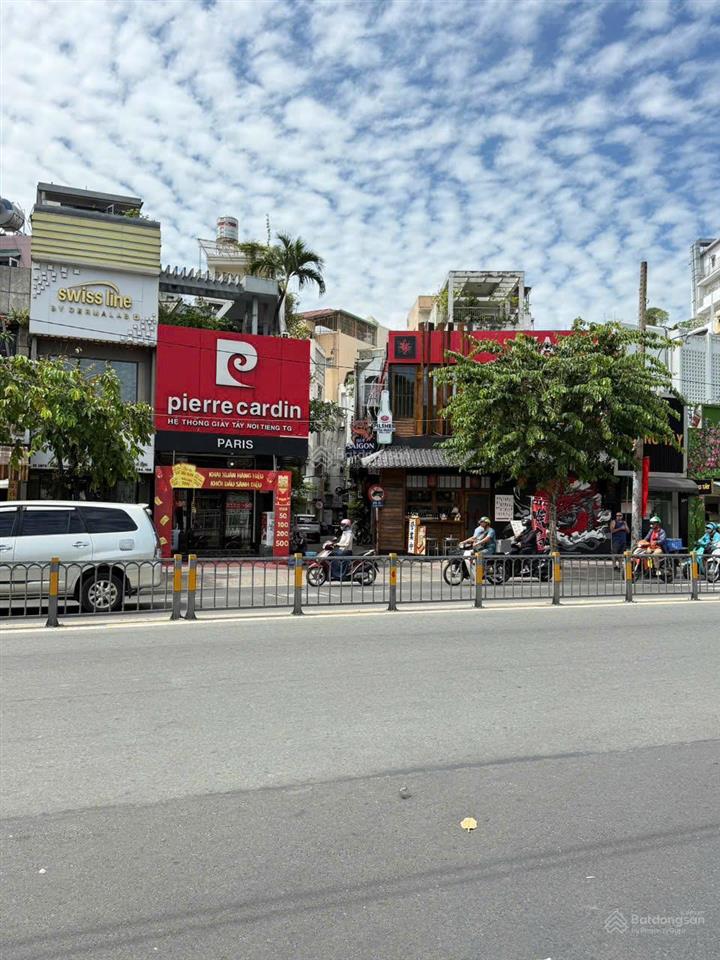 Góc 2mt ngang 8,2m  đường cmt8, p. bến thành, q.1  dt 8,2m x 17,5m  giá 79 tỷ