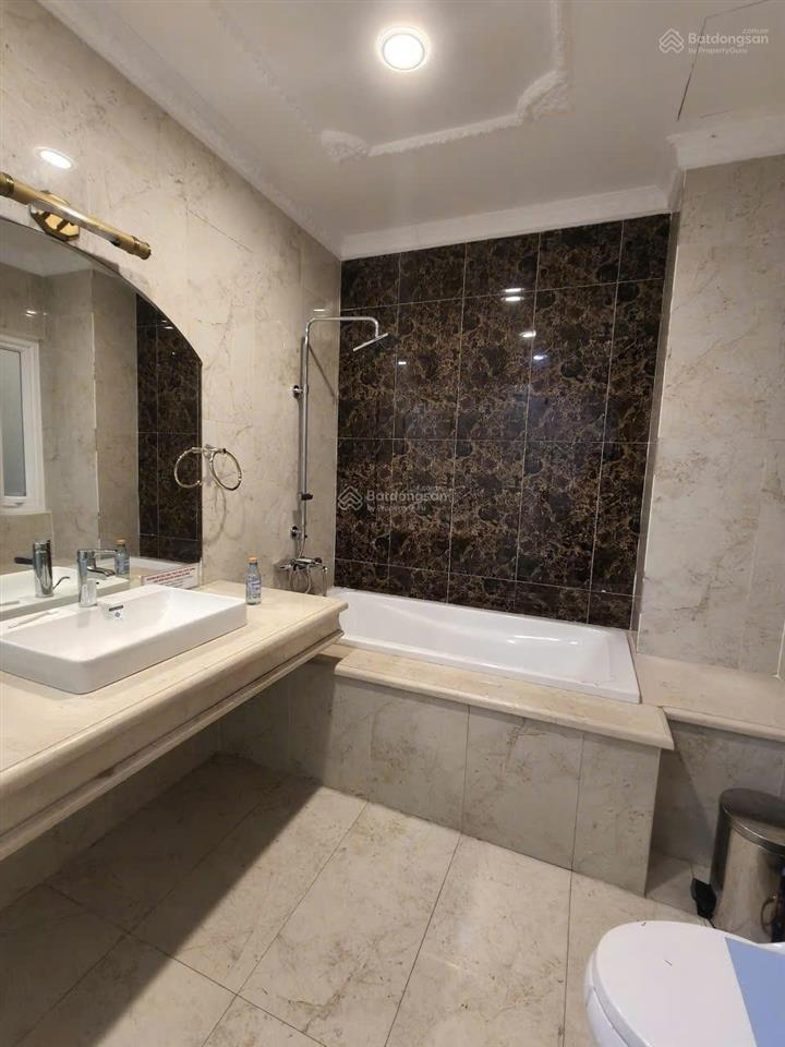 Mặt tiền nguyễn tri phương, p.9, quận 5  dt 5.5m x 20m  6 tầng tm  giá 55 tỷ  hđt 120tr