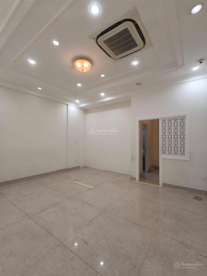 Mặt tiền nguyễn tri phương, p.9, quận 5  dt 5.5m x 20m  6 tầng tm  giá 55 tỷ  hđt 120tr