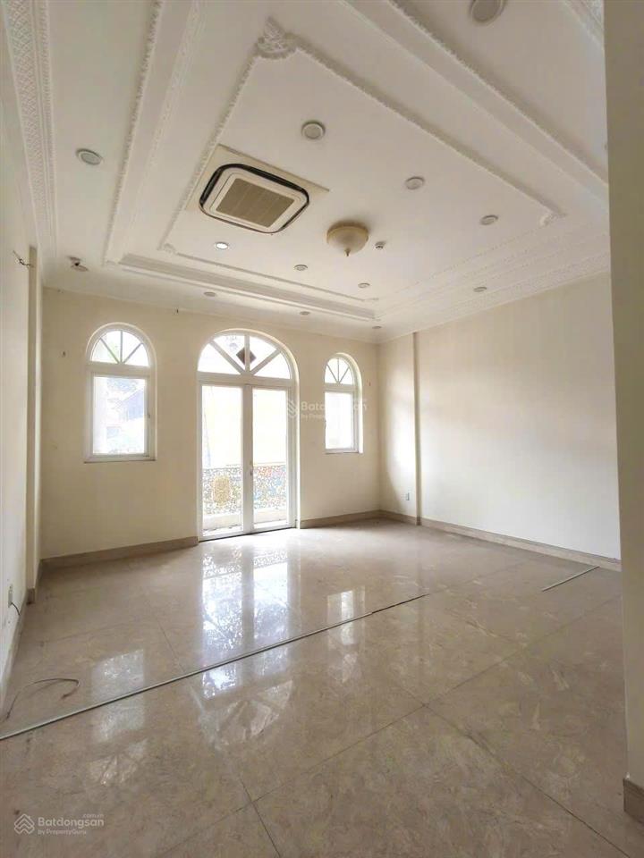 Mặt tiền nguyễn tri phương, p.9, quận 5  dt 5.5m x 20m  6 tầng tm  giá 55 tỷ  hđt 120tr