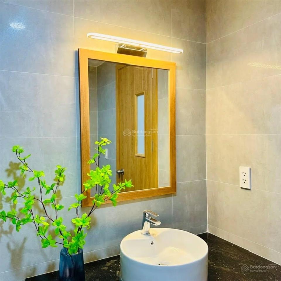 Toà chdv cao cấp  hầm/8 tầng  hxh võ thị sáu, q.1  dt 4,2m x 26m  giá 2x tỷ  hđt 100tr