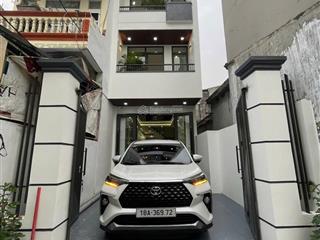 Siêu phẩm nhà giải phóng gần nguyễn khuyến. ô tô đỗ sân