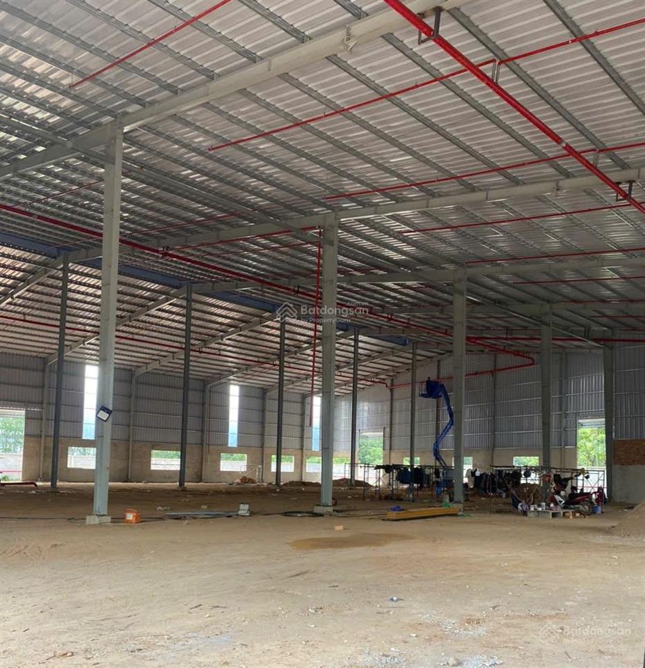 Tổng đất 5800m2, xưởng 3400m2, mới đẹp gần hoàn thiện cho thuê tại tân uyên, giá tốt