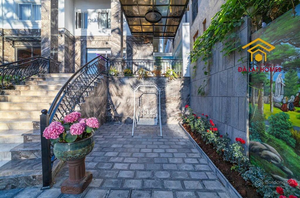 Bán khách sạn triệu việt vương đà lạt 85 tỷ mặt tiền, đẹp ,hiện đại view thoáng