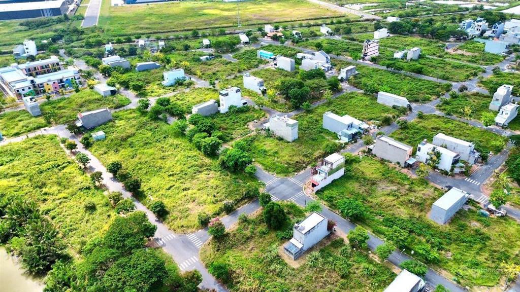 Kdc thái sơn long hậu bán nhanh nền 100m2 đường số 12 lộ giới 16m,trục thông qua kcn giá chỉ 2ty350