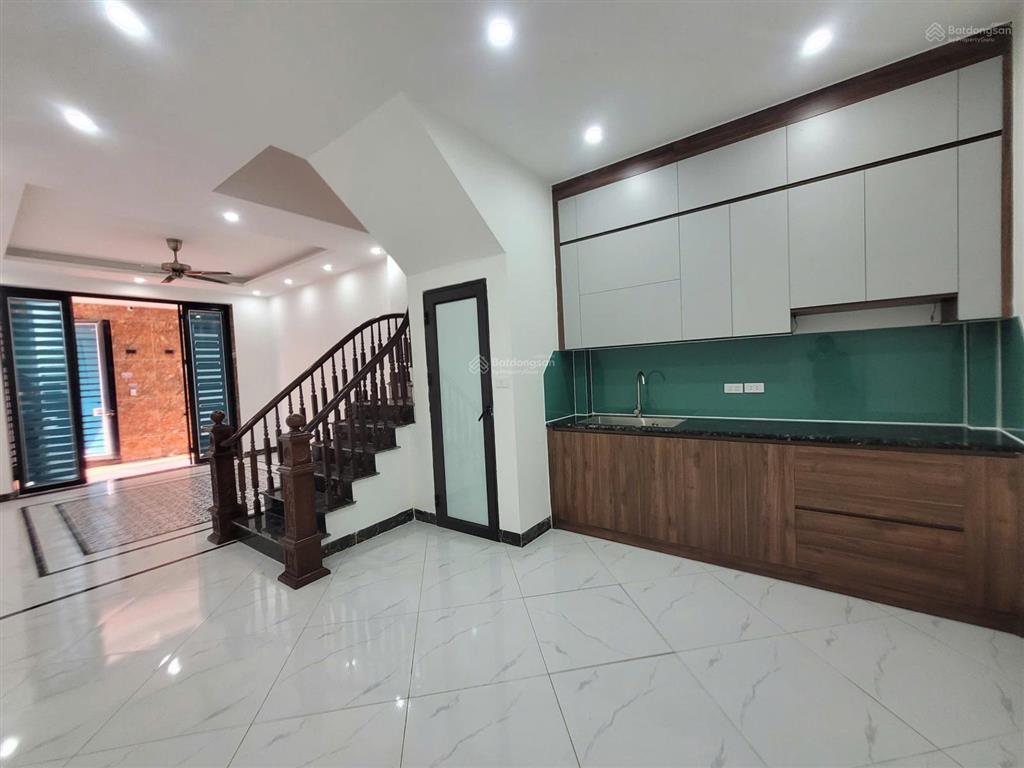 Chủ cần tiền hạ giá bán gấp nhà 50m xây 5 tầng, ngõ oto giá tham khảo tốt trong khu vực