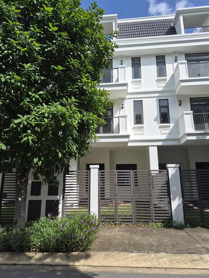 Bán nhà phố lavida vũng tàu gần hồ đã có sổ hồng. diện tích 5x17,5m