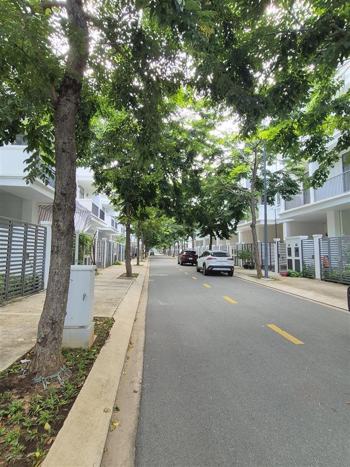 Bán nhà phố lavida vũng tàu gần hồ đã có sổ hồng. diện tích 5x17,5m