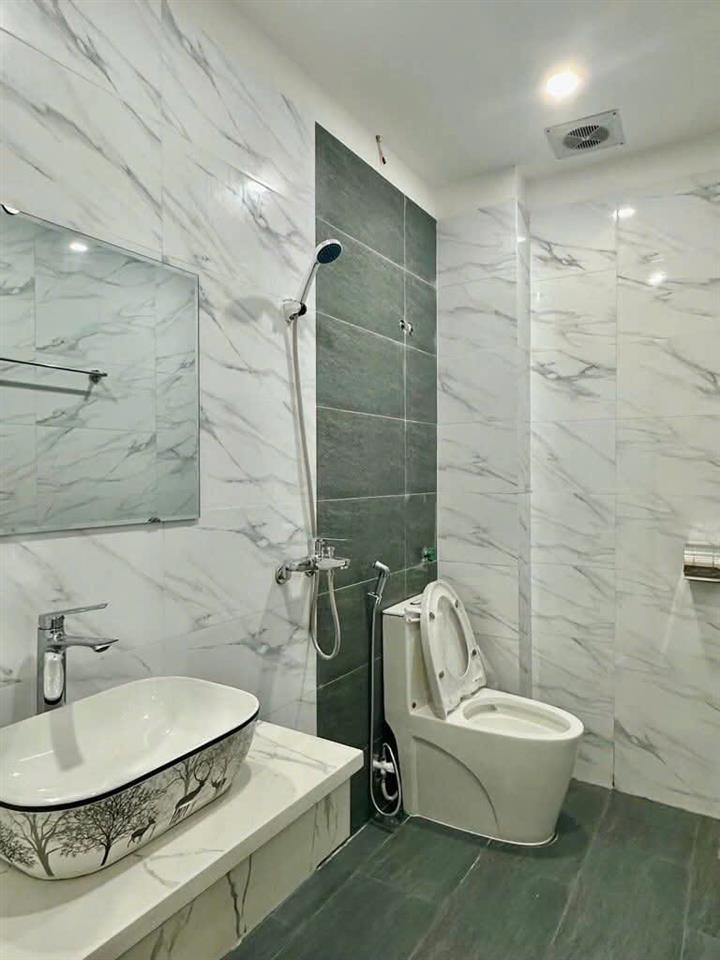 BÁN TÒA NHÀ 10 TẦNG - DIỆN TÍCH 850M² - MẶT TIỀN 24M - ĐƯỜNG Ô TÔ TRÁNH - HỒNG TIẾN -
