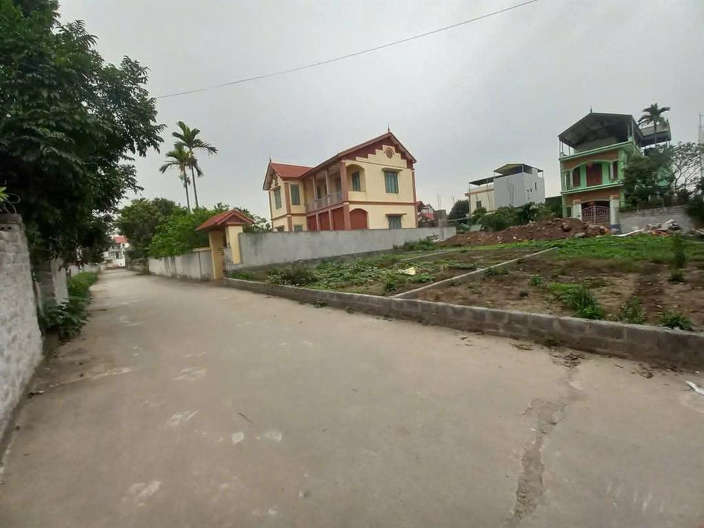 BÁN 300M² ĐẤT TẠI MINH TRÍ, SÓC SƠN, MẶT TIỀN RỘNG, Ô TÔ VÀO TẬN ĐẤT