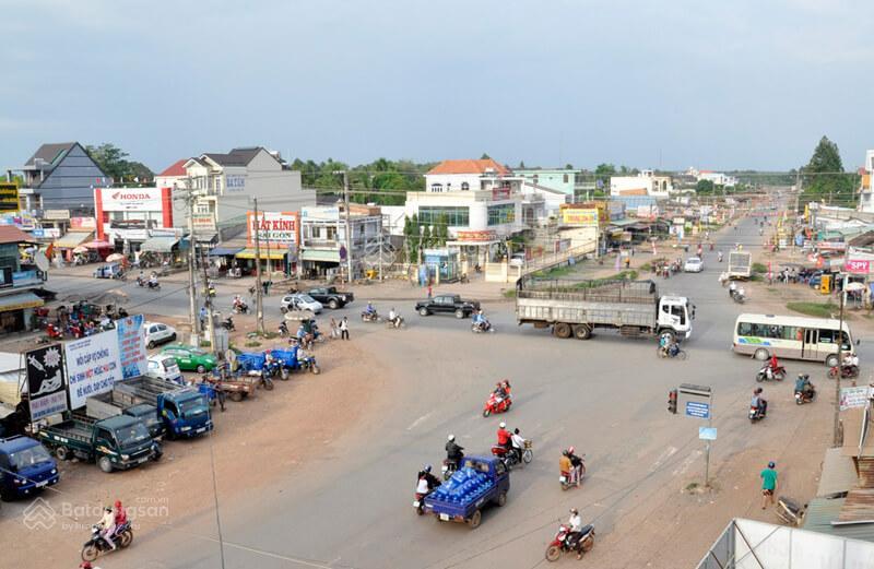 689tr  lô đất chơn thành  cách ql14 2 phút cần bán gấp , hơn 200m2 , sổ hồng .