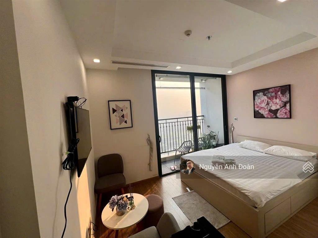 Chính chủ bán căn hộ 67m2  2pn2vs tòa ct1b. full đồ. giá 5.3 tỷ.  0985 222 ***