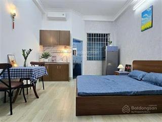 Ch studio cửa sổ  phan xích long pn full nội thất