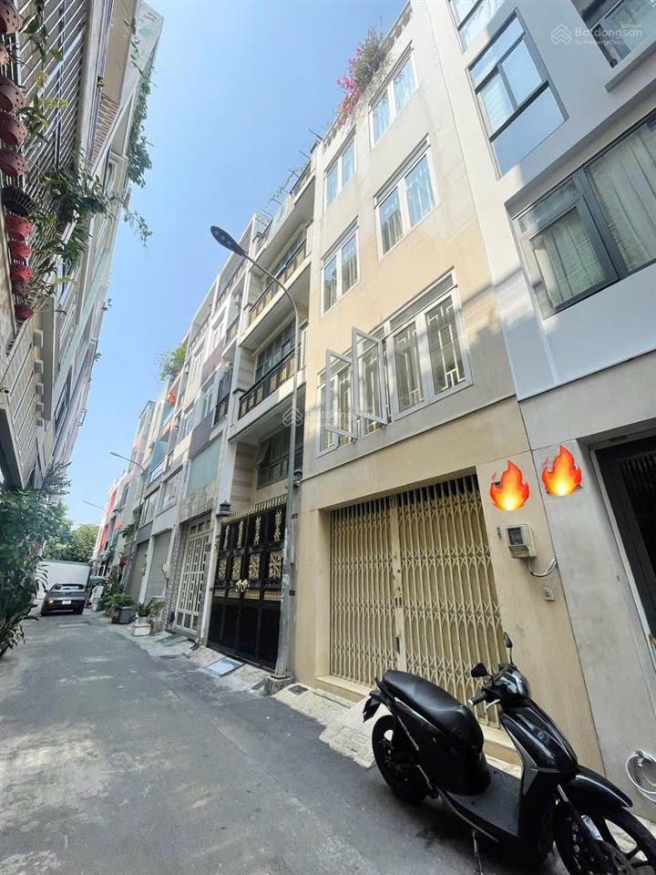 Một căn nhà ngang 6m  54m2 xe hơi ngủ trong nhà  có 5pn  5 tầng giếng trời và sân thượng