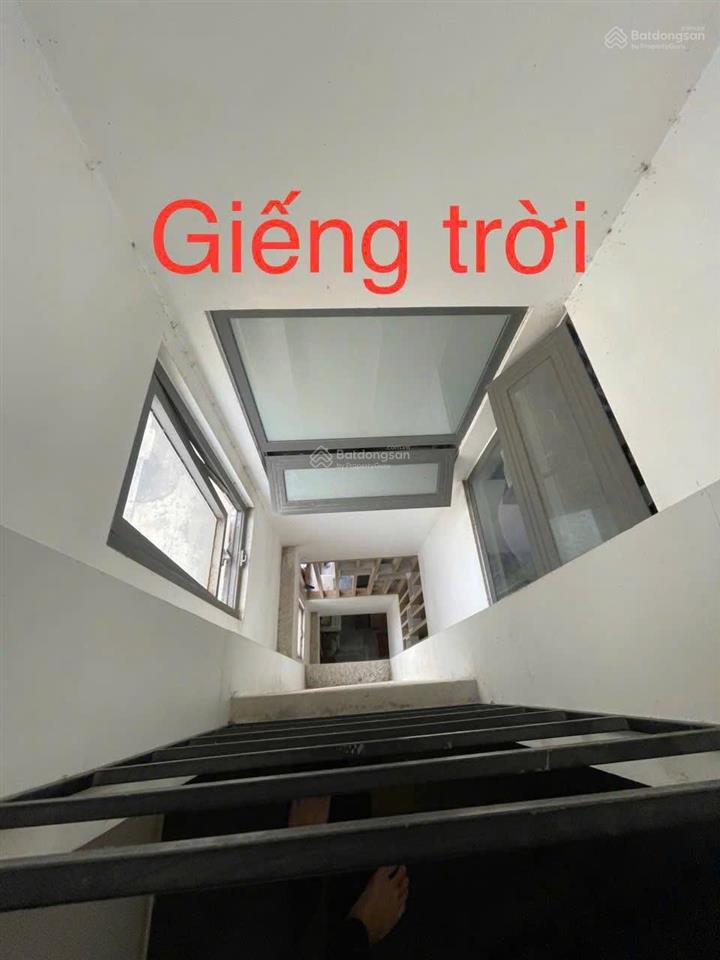 Một căn nhà ngang 6m  54m2 xe hơi ngủ trong nhà  có 5pn  5 tầng giếng trời và sân thượng