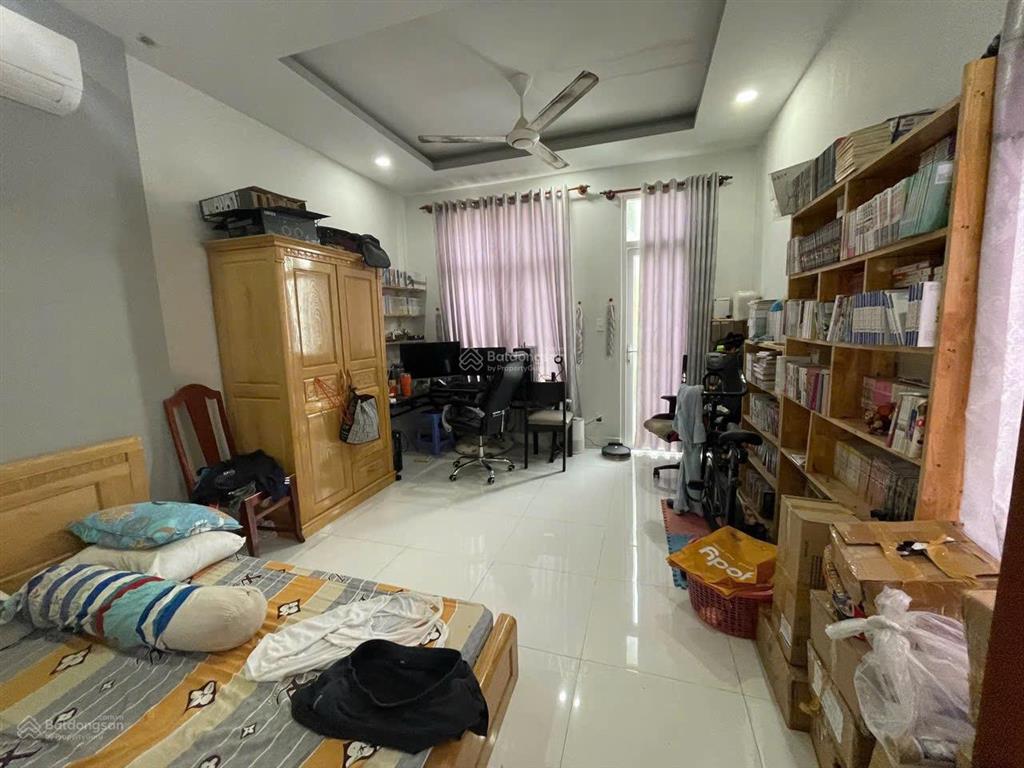 Một căn nhà ngang 6m  54m2 xe hơi ngủ trong nhà  có 5pn  5 tầng giếng trời và sân thượng