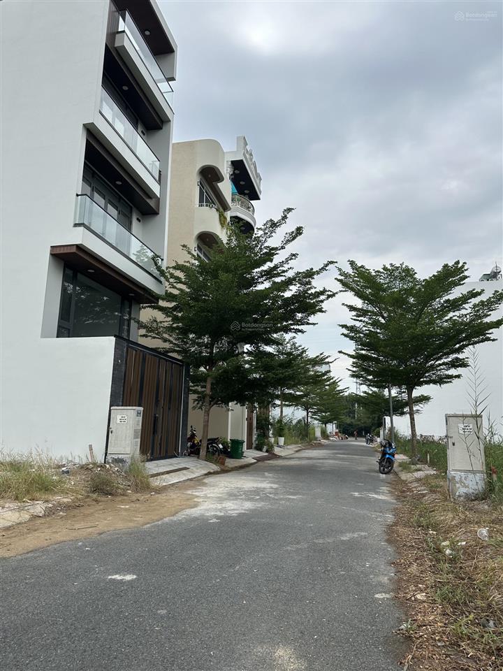 6tỷ500, 80m2 lô đất hot nhất khu vực nhà phố kdc saigon south village, lê văn lương