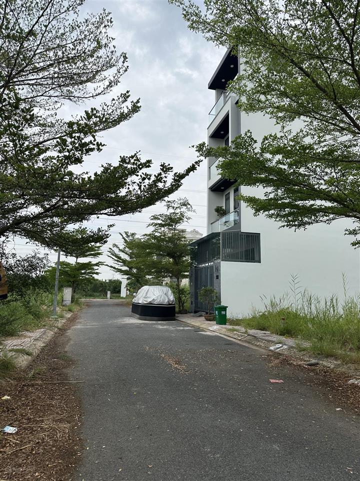 6tỷ500, 80m2 lô đất hot nhất khu vực nhà phố kdc saigon south village, lê văn lương