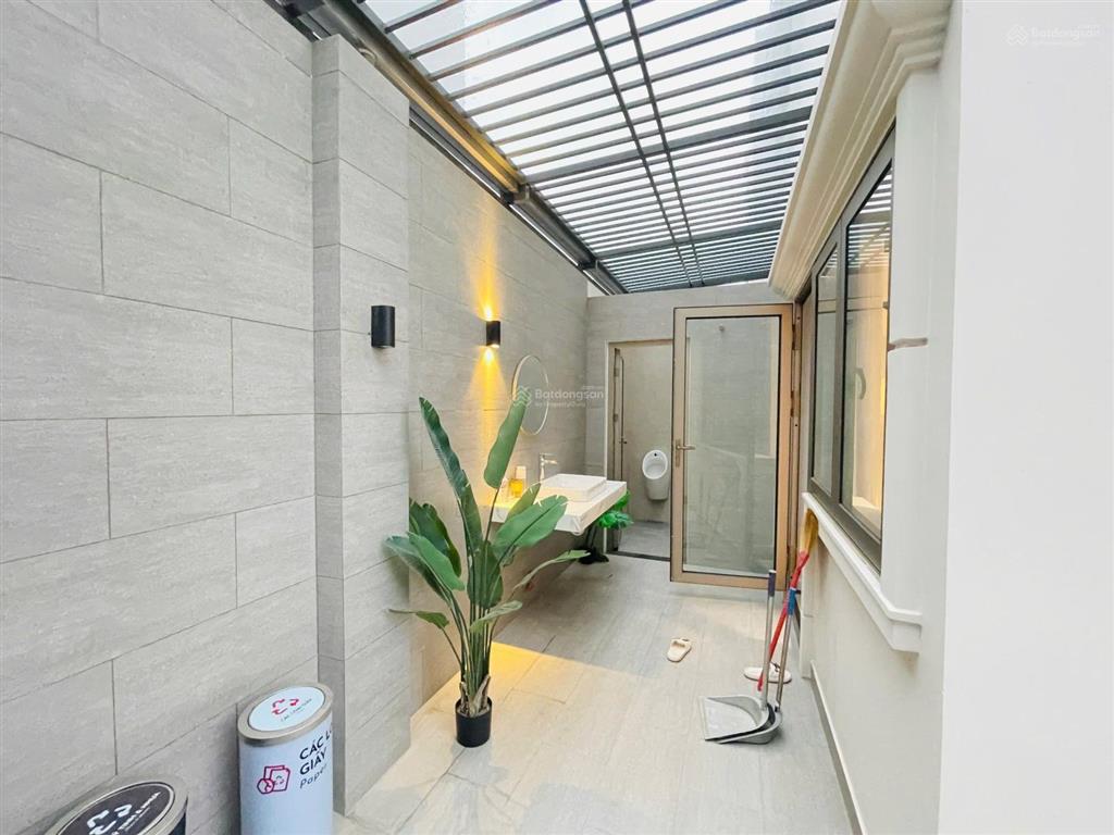 Cho thuê nhà phố quận 7, 129.5m, hầm 3 tầng + tum, giá 42 triệu/tháng