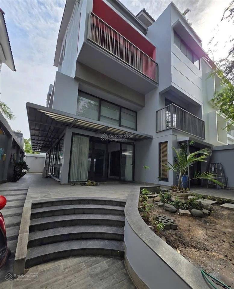 Cho thuê villa sân vườn quận 7, 10x21m, 5pn, có nội thất, giá 50 triệu/tháng
