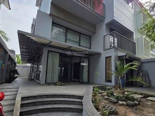Cho thuê villa sân vườn quận 7, 10x21m, 5pn, có nội thất, giá 50 triệu/tháng