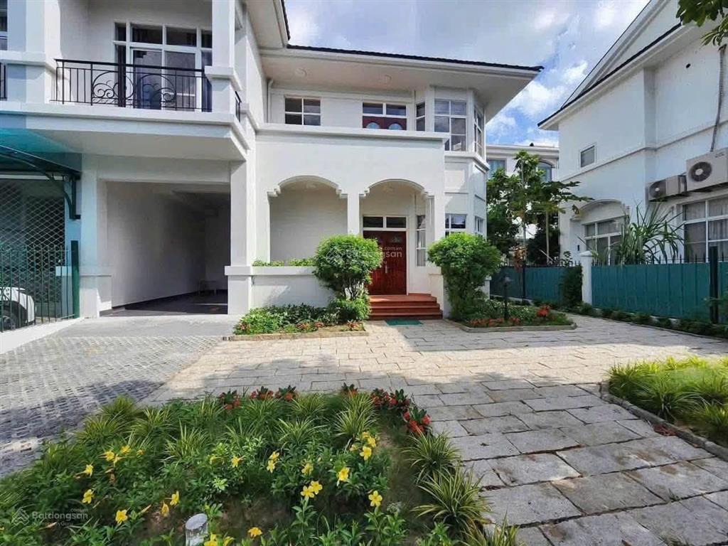 Cho thuê biệt thự song lập phú mỹ hưng q7, 270m, 3pn + phòng làm việc, sân vườn rộng, full nt66tr