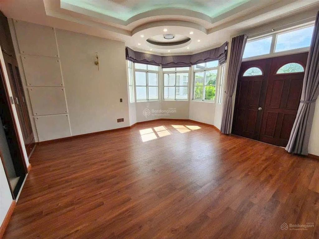 Cho thuê biệt thự song lập phú mỹ hưng q7, 270m, 3pn + phòng làm việc, sân vườn rộng, full nt66tr