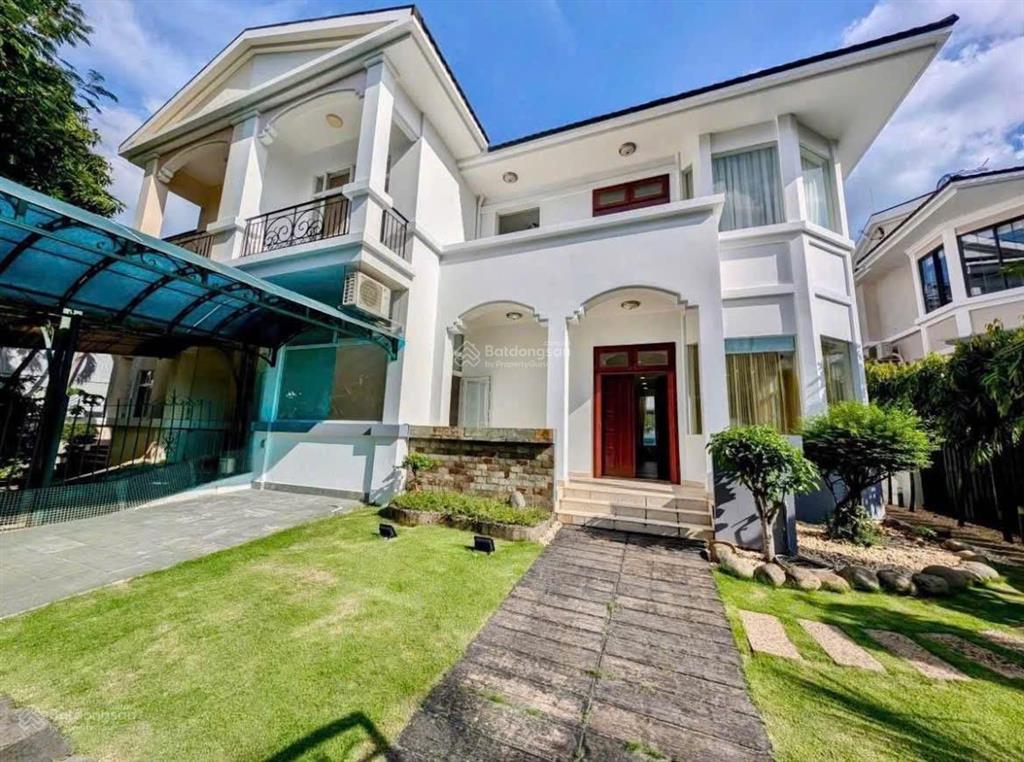 Cho thuê biệt thự song lập phú mỹ hưng q7, 270m, 3pn + phòng làm việc, sân vườn rộng, full nt66tr